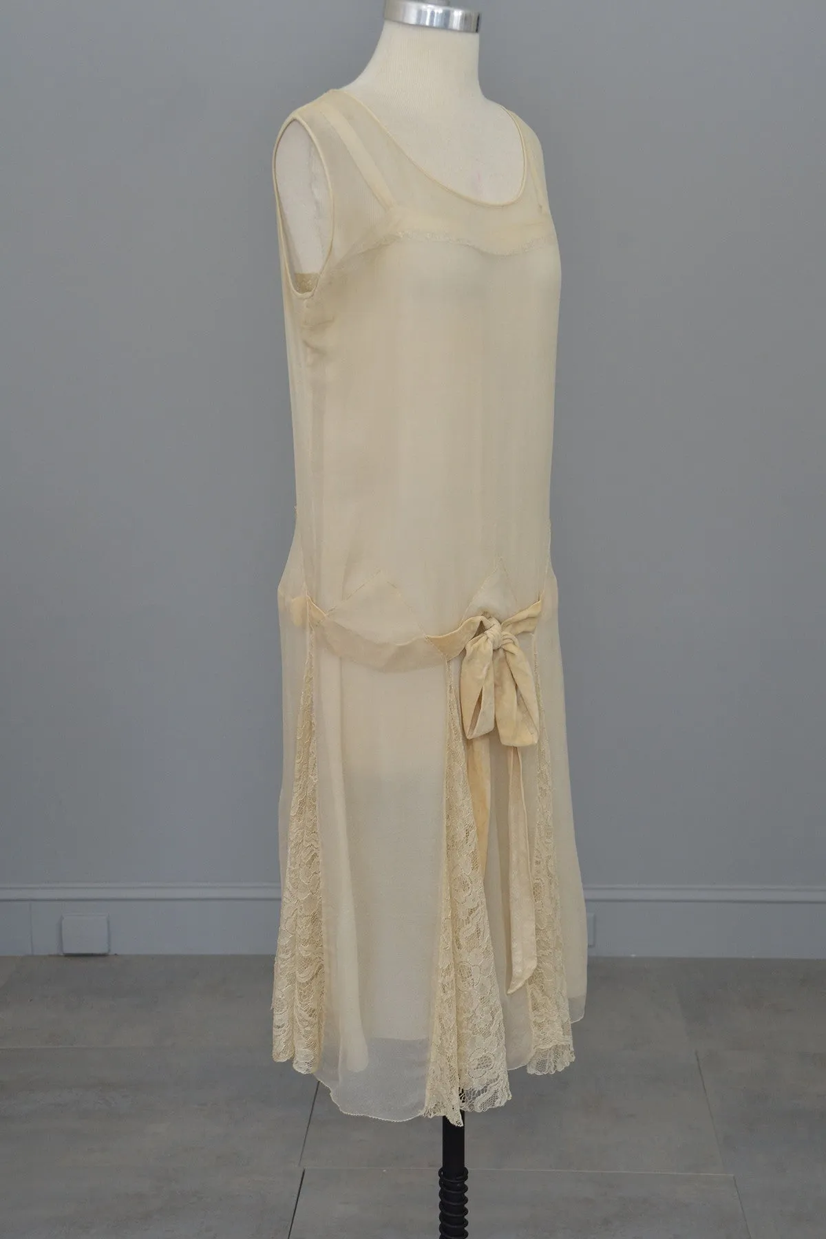 1920s Cream Chiffon Lace and Velvet Flapper Dress