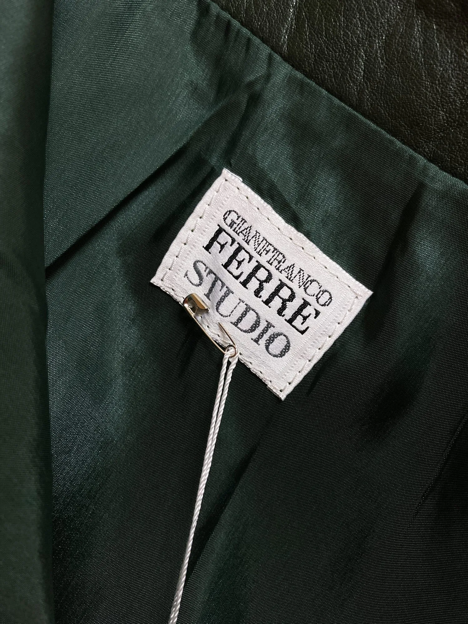 Gianfranco Ferre Studio dark green leather side zip skirt - IT size 28