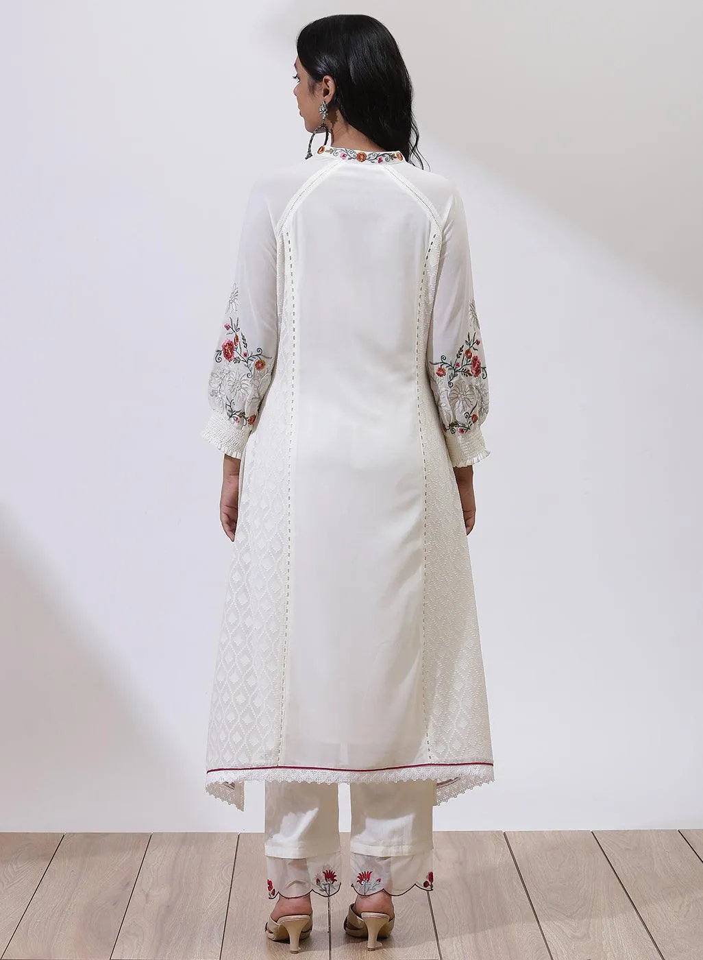 Ivory Kurta With Intricate Embroidery