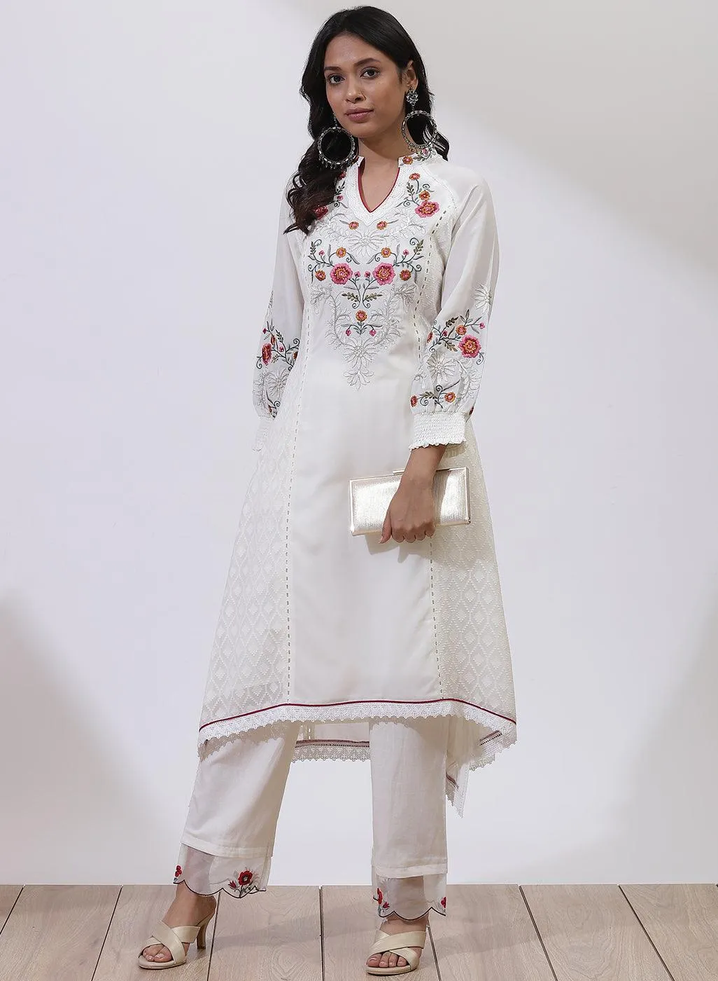 Ivory Kurta With Intricate Embroidery