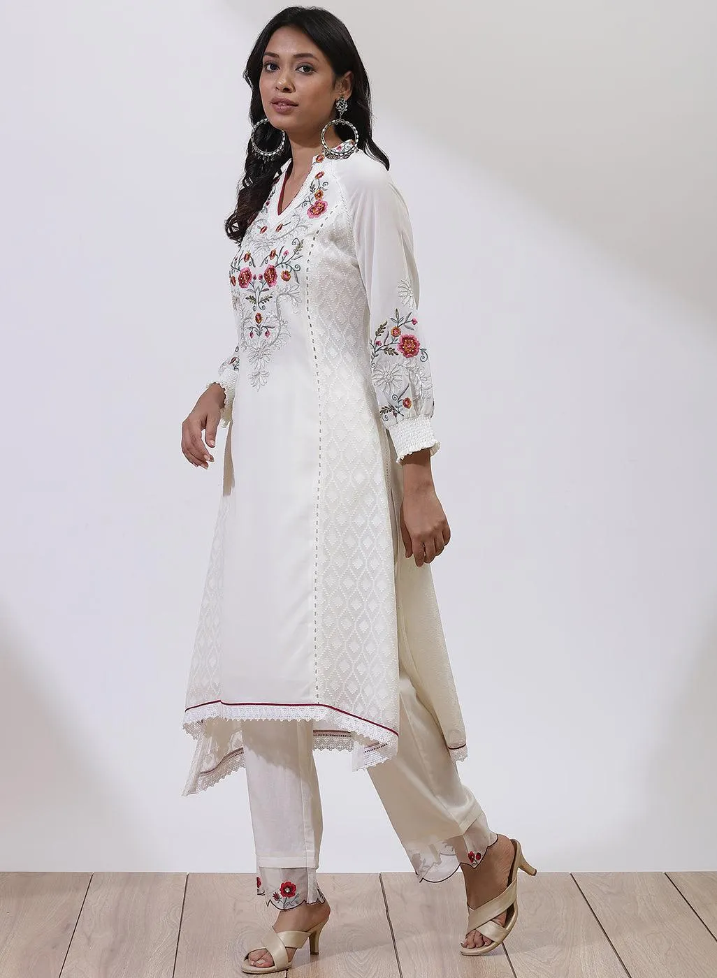 Ivory Kurta With Intricate Embroidery