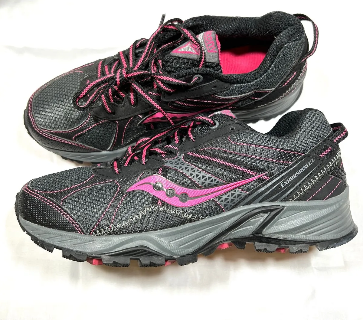 SAUCONY Women's Grid •Excursion TR7• Black/Pink Trail Running - Preowned